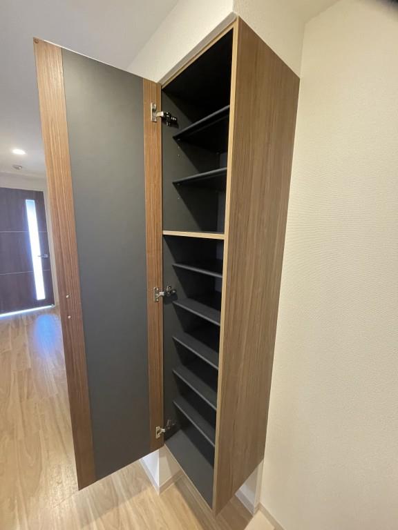 スタシオン俊徳道 玄関