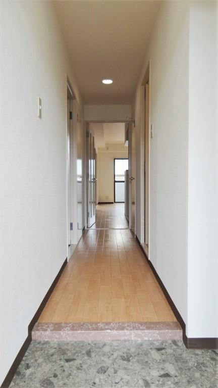 ラフィネ津田 玄関