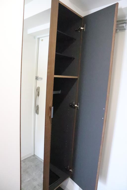 ワイエスビル リビング