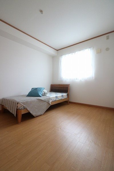 LAND PARK 横大路 B棟 ベッドルーム