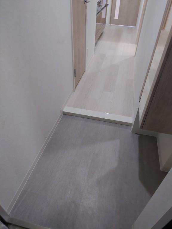 ラ・プレス新栄 玄関