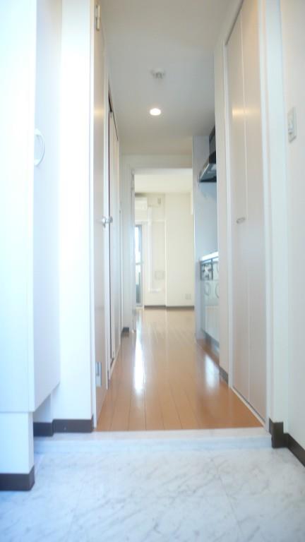 ベルパラーゾ シロカネ 玄関