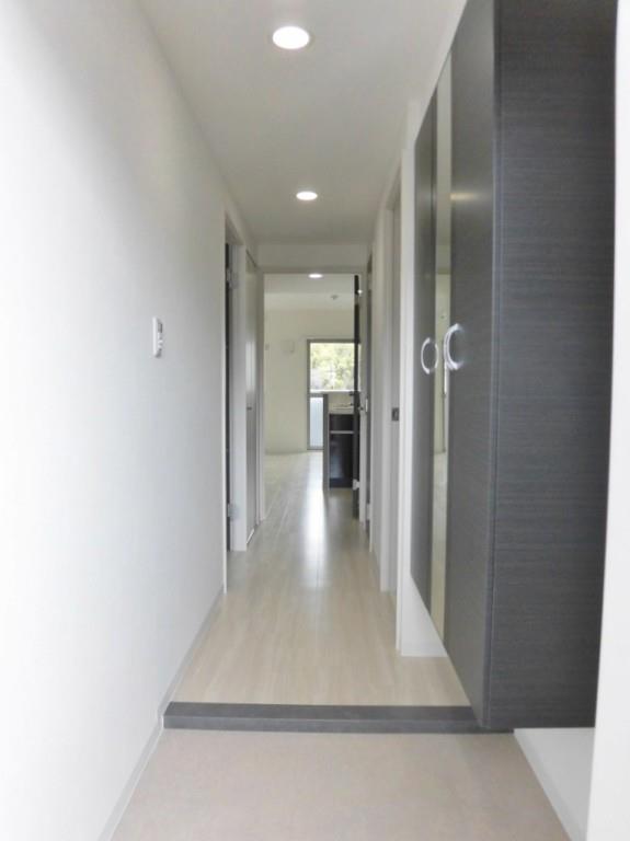 ソラードセンリ 玄関