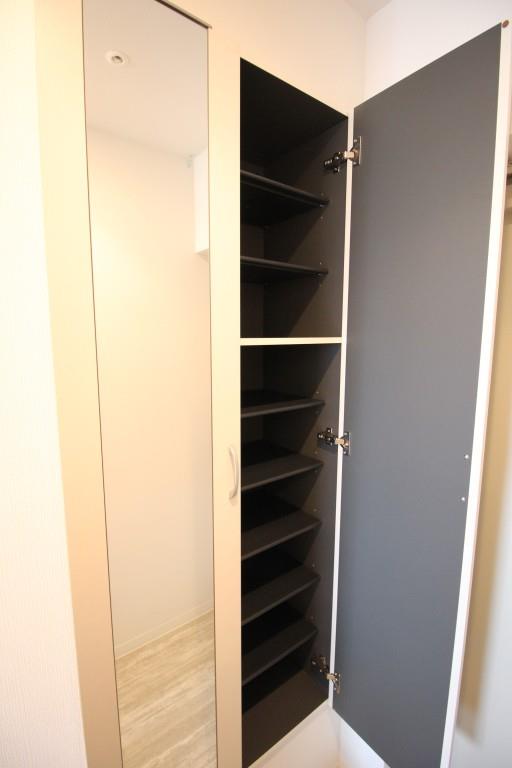 グランイースト田原町 玄関