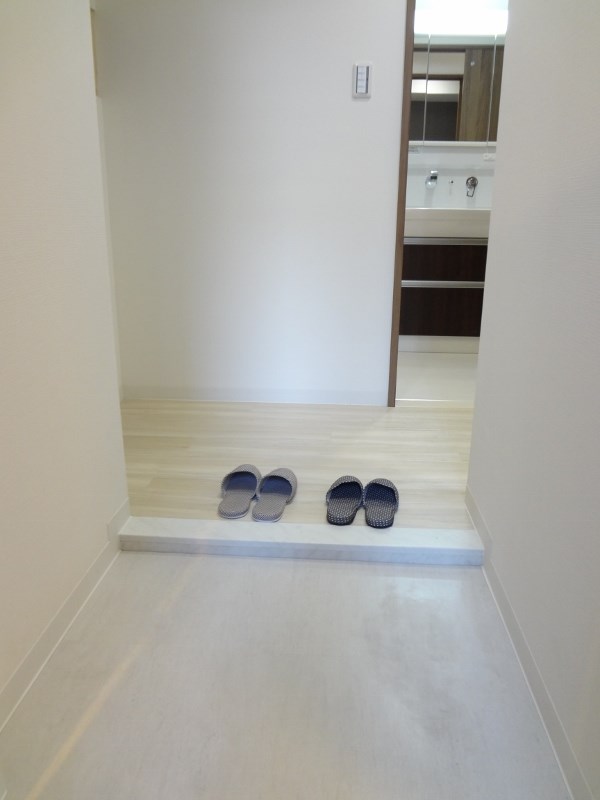 ベラ・ルーナ北梅田 玄関