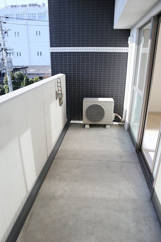 Art Pension高井田 ベランダ