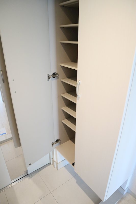 Art Pension高井田 玄関