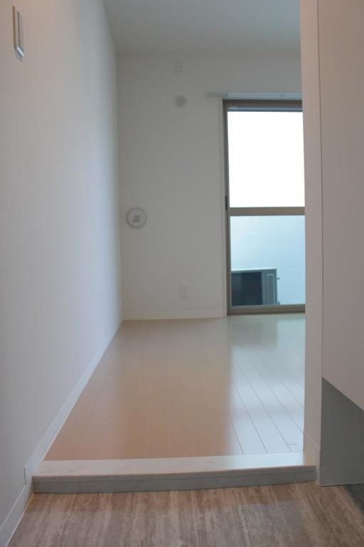 ツルマキロジ 玄関