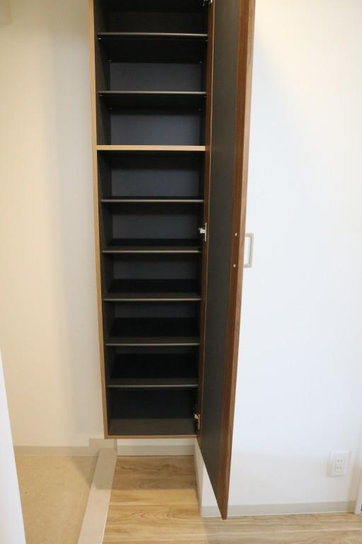 スタシオン俊徳道 玄関