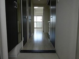 ロイヤルピジョン ライズ 玄関