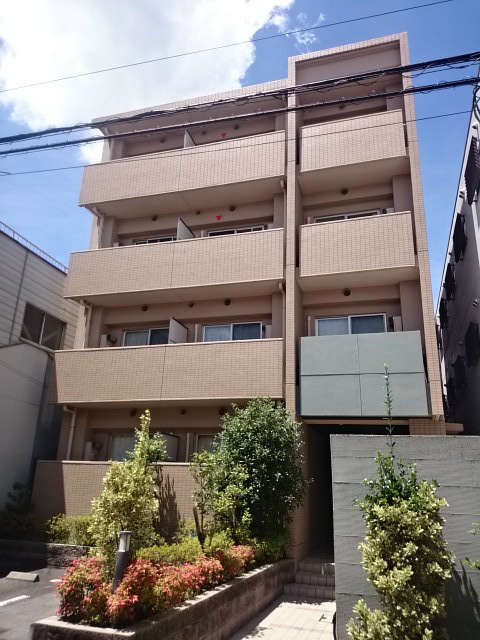 鉄筋コンクリート造4階建です。