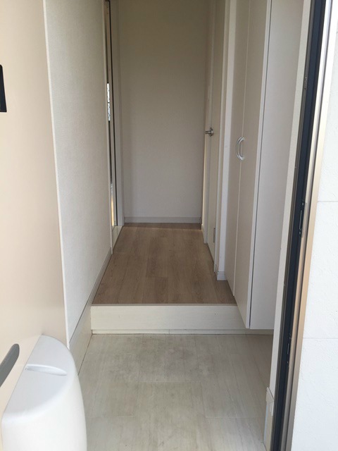 メゾンはるか 玄関