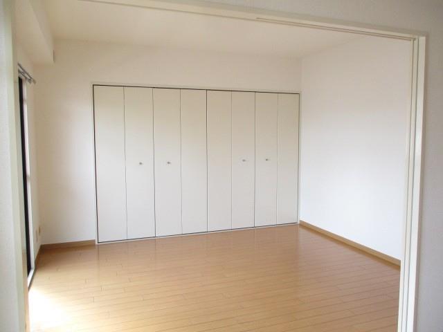 ラフィーネ香里園 ベッドルーム
