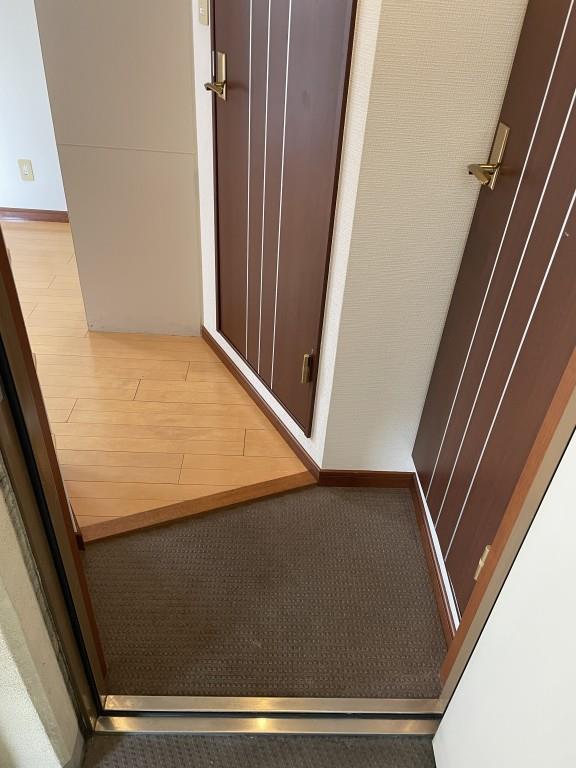 ベルフラワー岡町 玄関