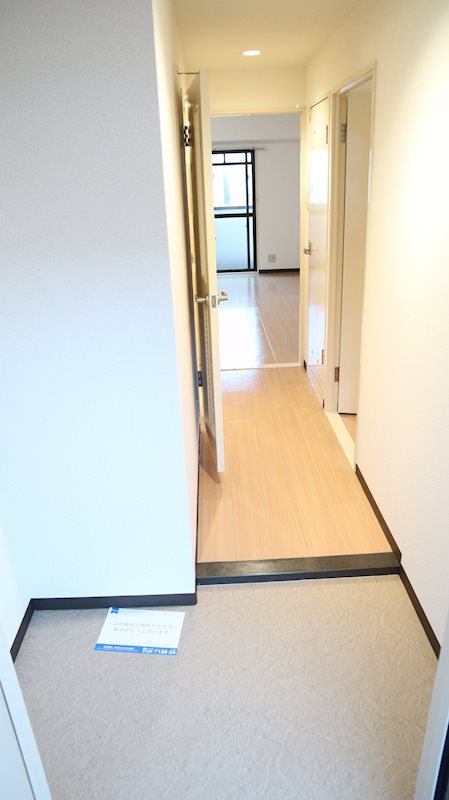 ファミーユ2 玄関