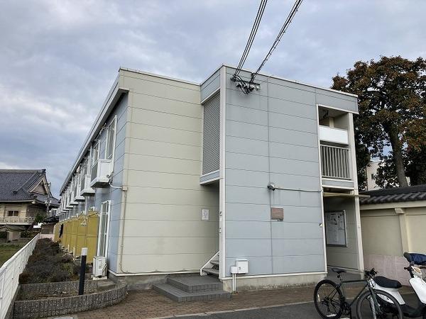 レオパレスポム・ド・テール 外観