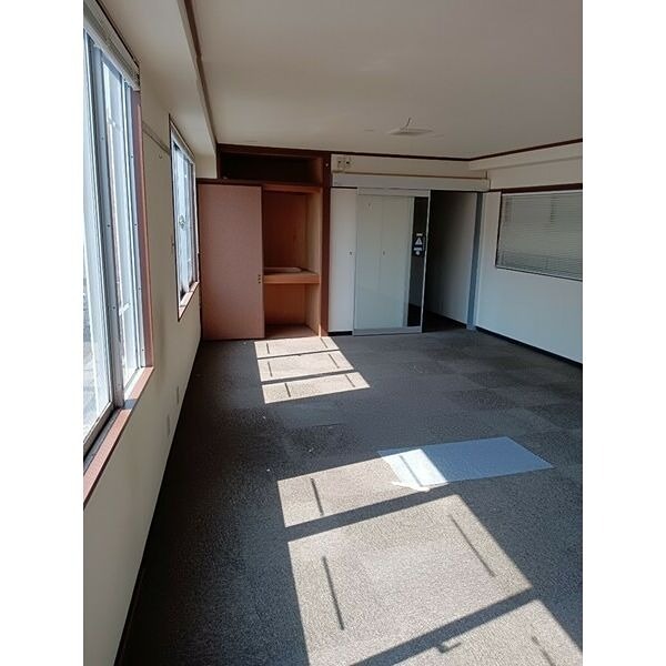 笈瀬通中駒ビル その他