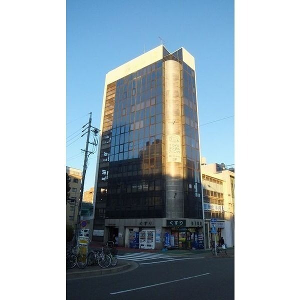 リード上前津 外観
