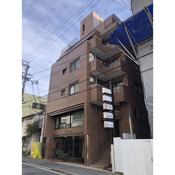 泉ロイヤルビル 外観