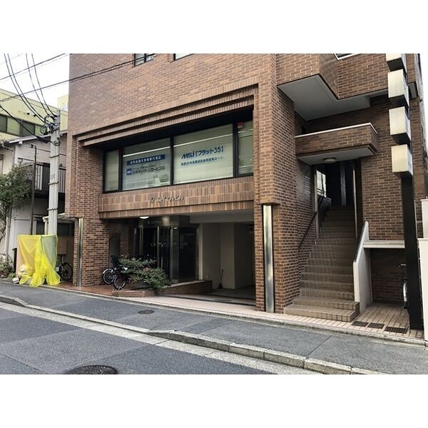 泉ロイヤルビル 外観