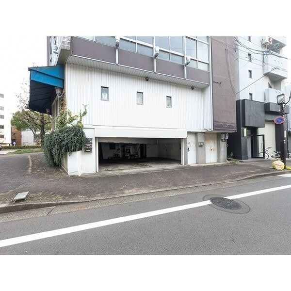 スターアーツビル 駐車場