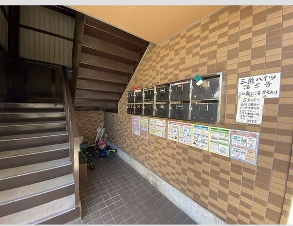 三熊ハイツ渚5号 エントランス