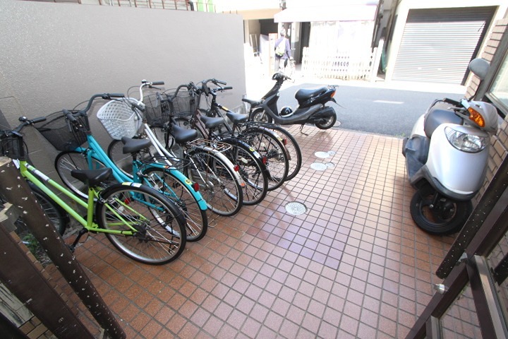 ツインプラザ中宮１号館 駐車場