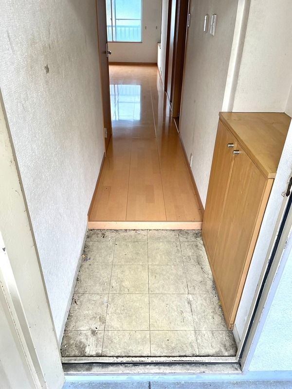 シャトー東香里 玄関