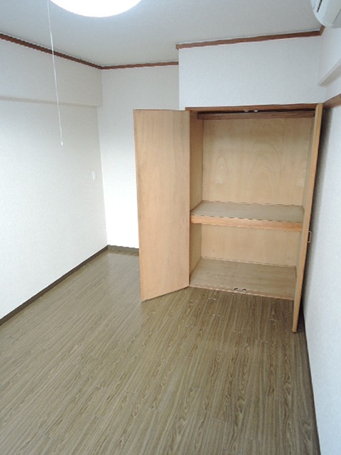 水野ビル ベッドルーム