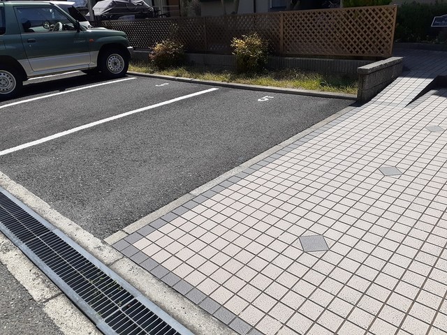 グラン・プエンテ・セルカ西町 駐車場