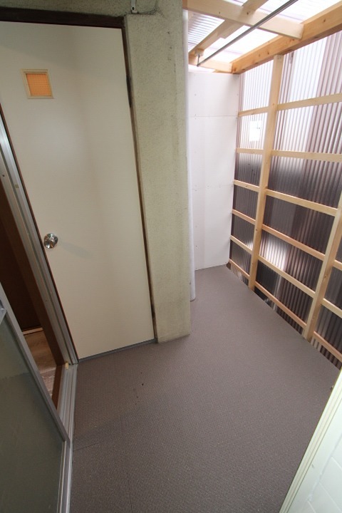 堀建第四アパート 玄関