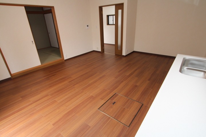 東香里新町1-31　貸家 エントランス