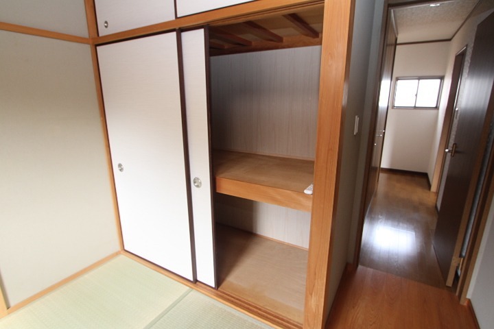 東香里新町1-31　貸家 収納
