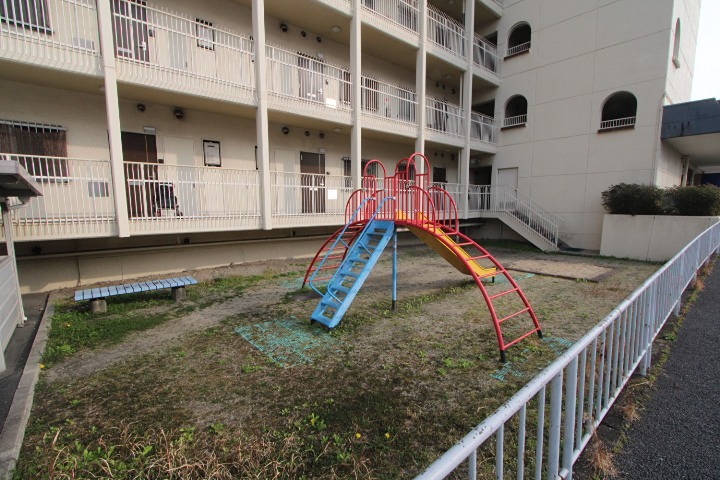 コーポ牧野 駐車場