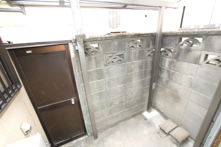 MAYUMIハウス150号枚方市牧野下島町　貸家 ベランダ