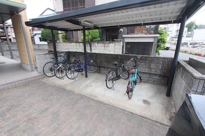 マハロハイツ 駐車場