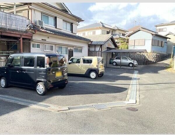 クレール山之上 駐車場