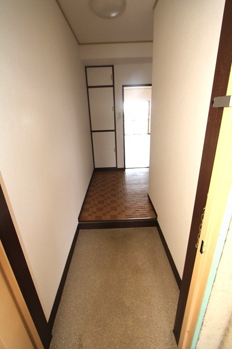 家具町ハイツ 玄関
