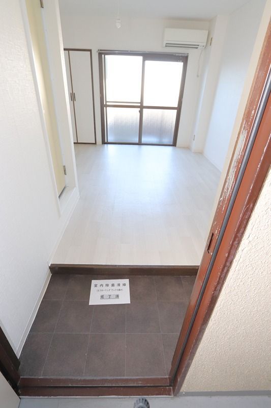 マンション渚 玄関