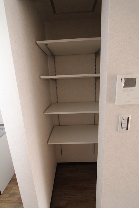 磯島茶屋町18-1ガレージハウス 収納