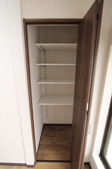 磯島茶屋町18-1ガレージハウス 収納