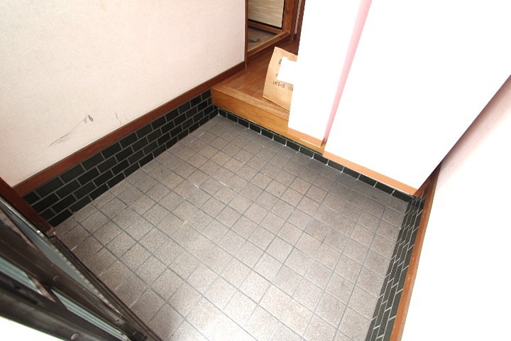 MAYUMIハウス120号館招提大谷 玄関