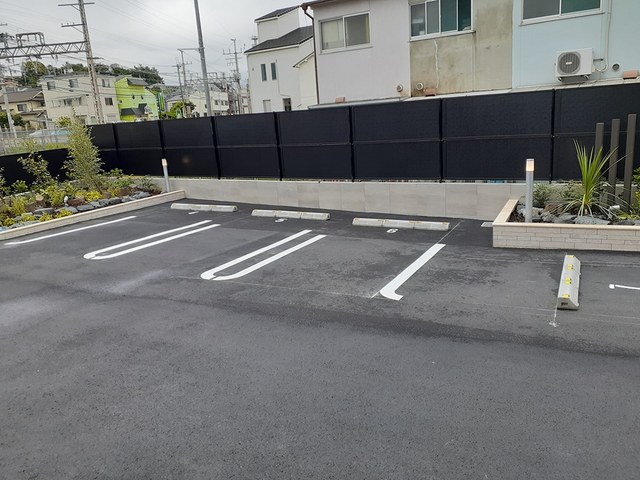 アンジュ　ド　ボヌール　香里園 駐車場