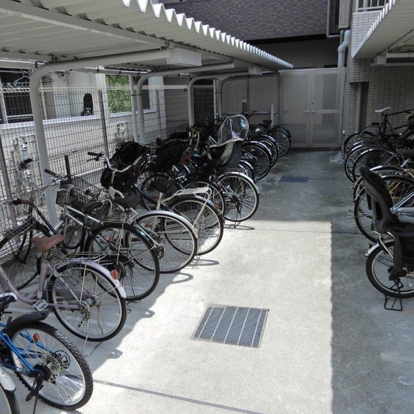 ベロフィオーレ宮之阪 駐車場