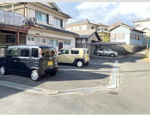 クレール山之上 駐車場