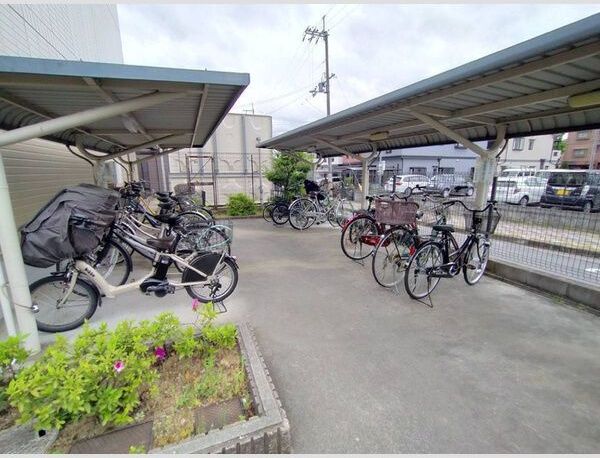 リバーサウス枚方 駐車場