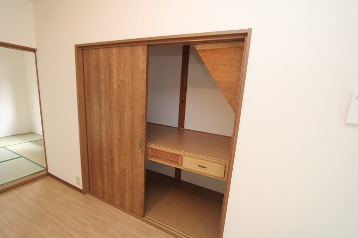 茄子作東町44-7　賃家 収納