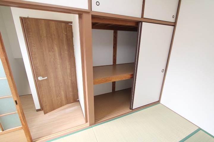 茄子作東町44-7　賃家 収納