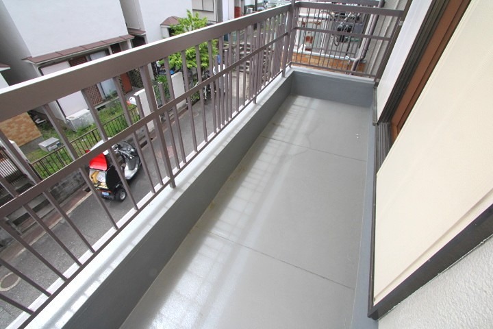 茄子作東町44-7　賃家 ベランダ