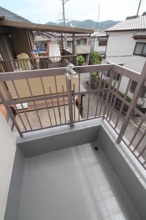 茄子作東町44-7　賃家 ベランダ